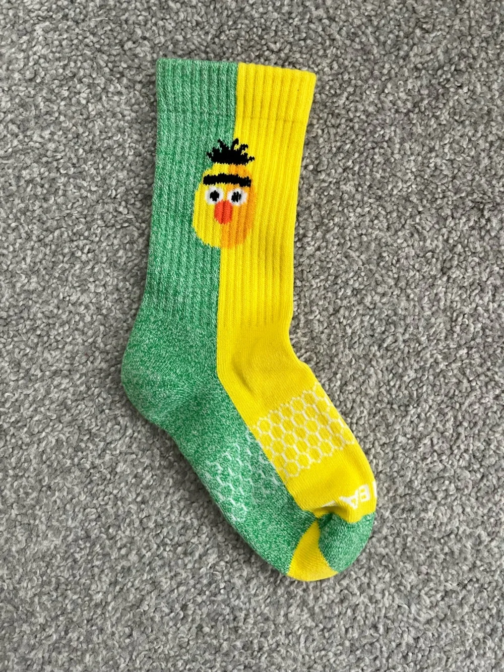 NWOT Bombas Sesame Street Green & Yellow Kids Crew Socks Youth Size 2 Pack